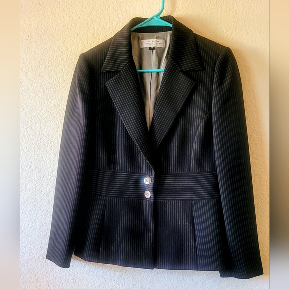 TAHARI brand.. Charcoal Pinstripe Blazer - Picture 1 of 9